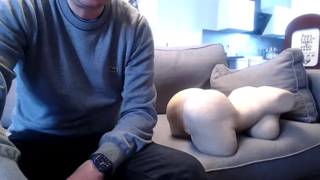 freddy0222222 online show from May 4, 2026, 11:17 am