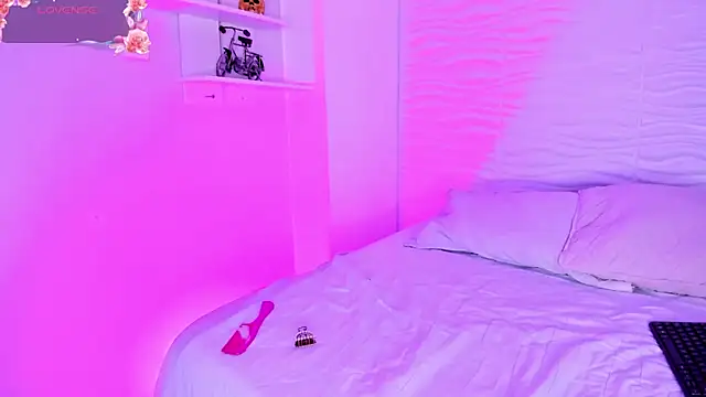 CamileHolmes online show from October 18, 2025, 6:16 am