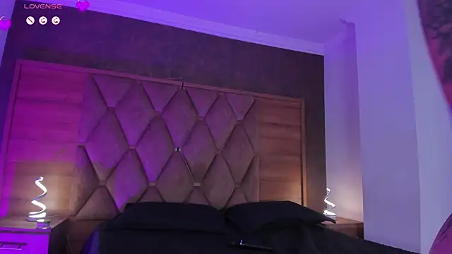 CamileHolmes online show from April 10, 2026, 5:12 am