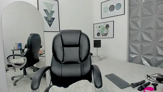 Tanisha  campbell online show from October 4, 2025, 12:36 pm