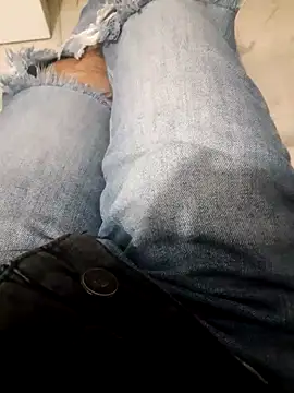 Snapshot of Luismimor93 chatting on February 1, 2025, 4:03 am Luismimor93 online show from February 1, 2025, 4:03 am