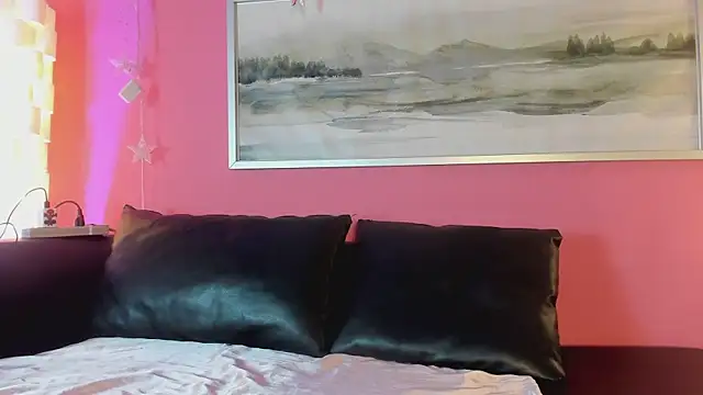 Tiffanysurez  online show from November 25, 2025, 8:53 pm