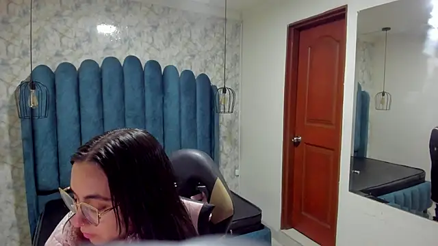 nalalye cruzz  online show from October 19, 2025, 3:29 am