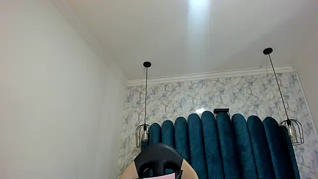 nalalye cruzz  online show from February 7, 2026, 2:48 am