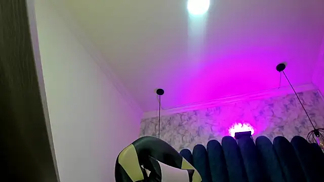 nalalye cruzz  online show from February 26, 2026, 3:49 am