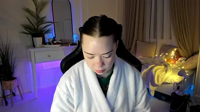 VixenMia online show from February 26, 2025, 3:21 am