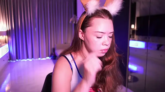 VixenMia online show from September 19, 2025, 2:02 am