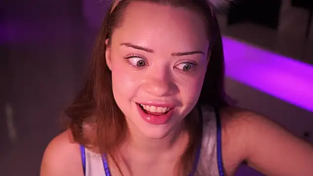 VixenMia online show from December 16, 2025, 3:11 am