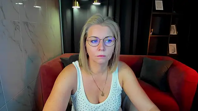 Annie Light online show from September 25, 2025, 5:44 am