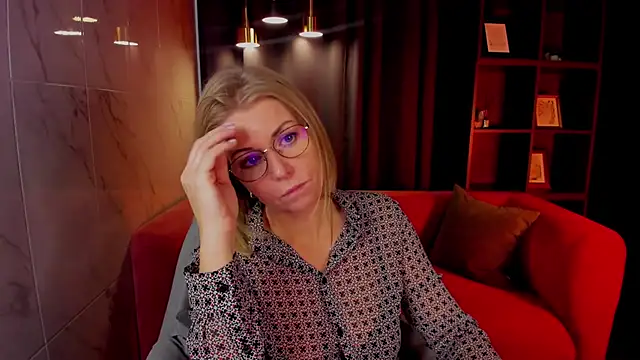 Annie Light online show from October 10, 2025, 5:39 am