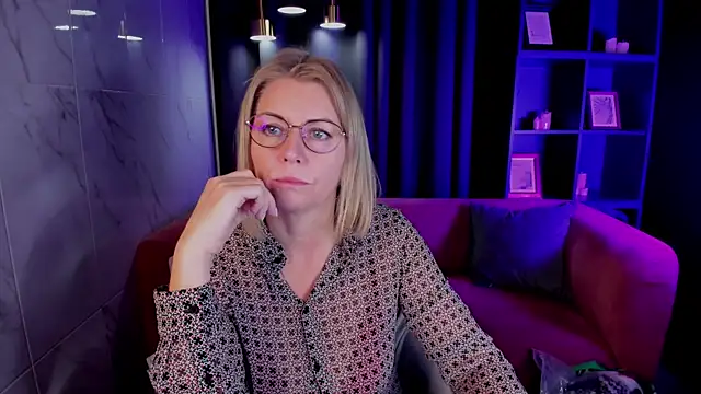 Annie Light online show from October 20, 2025, 6:03 am