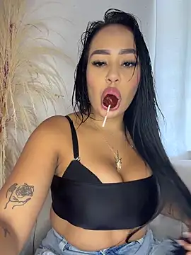 Snapshot of Luisa_Fernandaa chatting on April 5, 2026, 7:44 pm Luisa Fernandaa online show from April 5, 2026, 7:44 pm