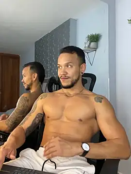 ARON TAYLER01 online show from January 11, 2025, 3:52 pm