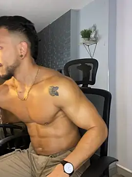 ARON TAYLER01 online show from January 15, 2025, 12:47 pm