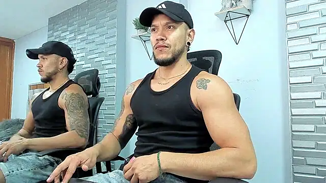 ARON TAYLER01 online show from January 21, 2025, 4:48 pm