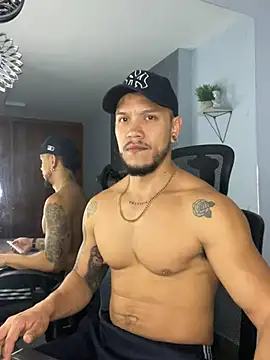 ARON TAYLER01 online show from February 8, 2025, 1:11 pm