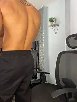 ARON TAYLER01 online show from February 13, 2025, 4:28 pm