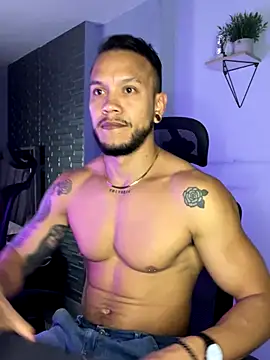 ARON TAYLER01 online show from September 13, 2025, 10:26 am