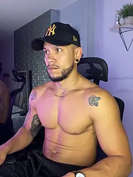 ARON TAYLER01 online show from September 18, 2025, 10:28 am