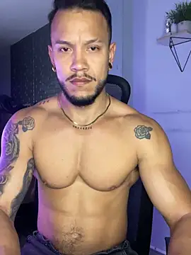 ARON TAYLER01 online show from October 4, 2025, 10:24 am