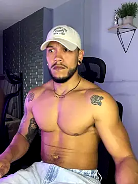 ARON TAYLER01 online show from October 6, 2025, 10:23 am