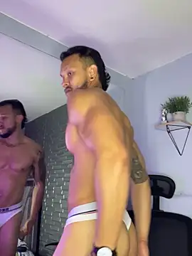 ARON TAYLER01 online show from October 7, 2025, 10:34 am