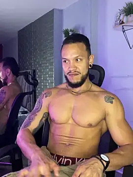 ARON TAYLER01 online show from November 6, 2025, 10:27 am