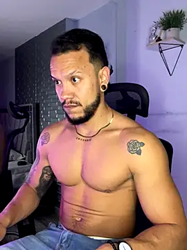 ARON TAYLER01 online show from November 18, 2025, 10:31 am