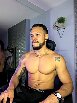 ARON TAYLER01 online show from December 20, 2025, 10:33 am