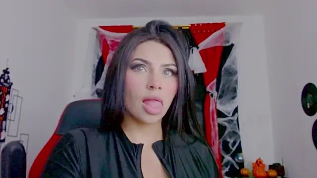 Snapshot of misslombana chatting on October 29, 2025, 6:04 am misslombana online show from October 29, 2025, 6:04 am