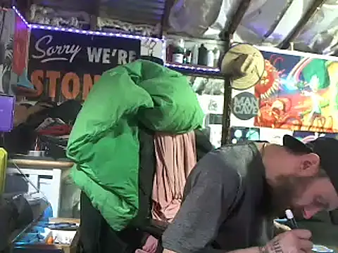 CloudDadddyyy420 online show from February 9, 2025, 5:43 pm