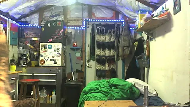 CloudDadddyyy420 online show from September 18, 2025, 4:14 am