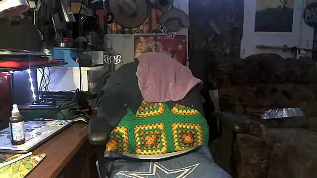 CloudDadddyyy420 online show from September 23, 2025, 2:42 pm