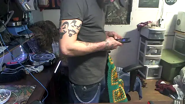 CloudDadddyyy420 online show from November 13, 2025, 7:57 pm