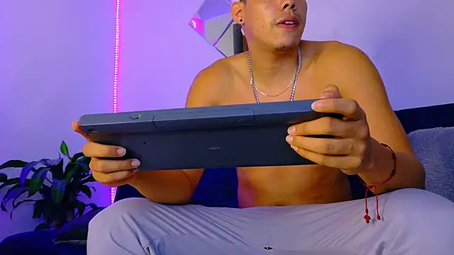 rick03 leto online show from November 12, 2025, 4:35 am