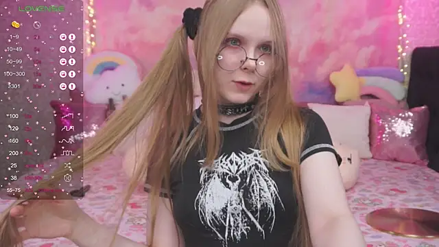 Snapshot of minx_g1rl chatting on March 17, 2025, 6:40 am minx g1rl online show from March 17, 2025, 6:40 am