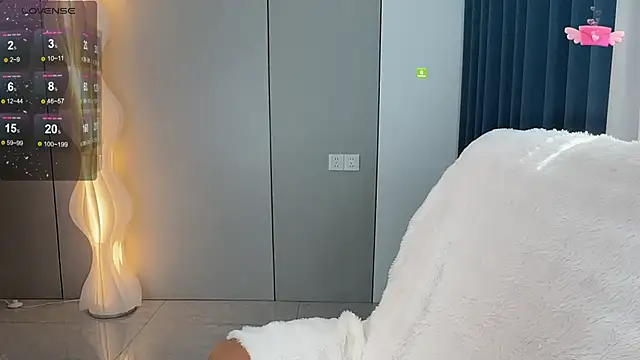 Mandy-- online show from October 24, 2025, 3:25 am