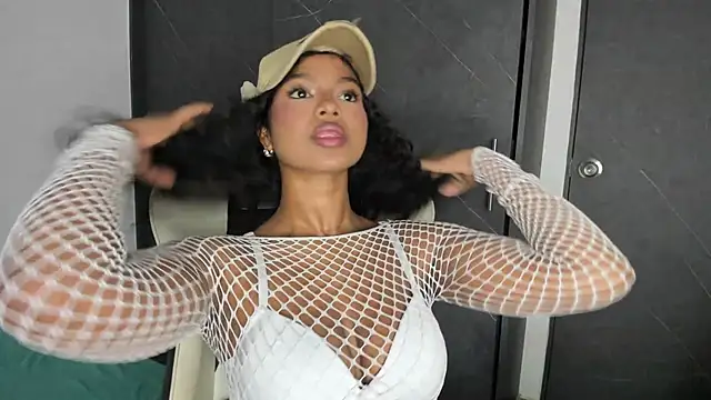 chloe ebony  online show from January 15, 2026, 1:32 am