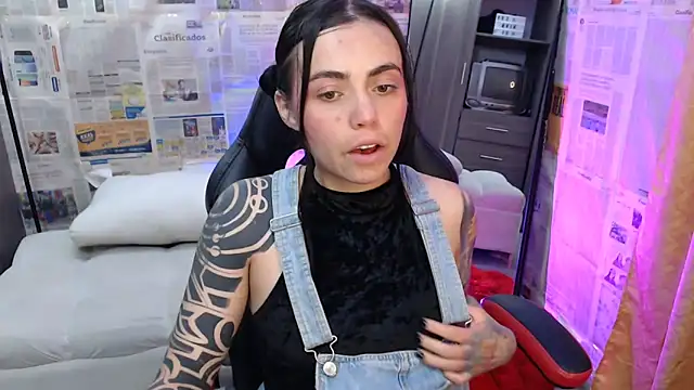 i am nina  online show from October 13, 2025, 2:55 am