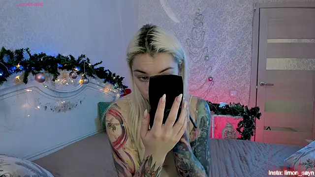 LillyMoure  online show from December 15, 2025, 12:48 am