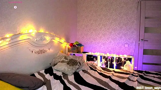 LillyMoure  online show from February 13, 2026, 11:01 pm