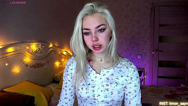 LillyMoure  online show from March 28, 2026, 11:26 pm