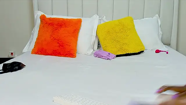  heavenlysent online show from February 10, 2026, 1:53 am