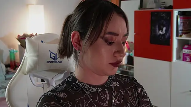 Fiona-Love online show from September 24, 2025, 3:37 pm