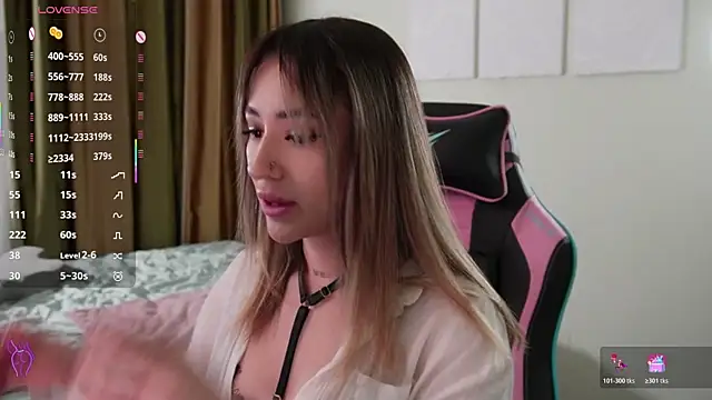 Fiona-Love online show from November 19, 2025, 3:23 pm