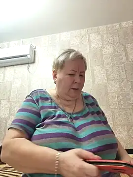 EffectFiona online show from March 10, 2025, 10:45 pm