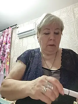 EffectFiona online show from April 4, 2026, 11:02 pm