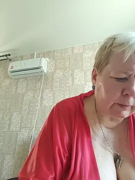 EffectFiona online show from June 1, 2026, 4:25 am