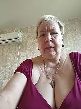 Snapshot of EffectFiona chatting on June 7, 2026, 12:15 am EffectFiona online show from June 7, 2026, 12:15 am