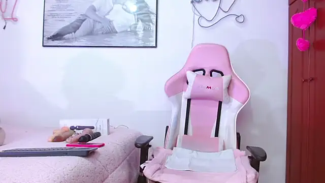 Amelie Rousell online show from January 18, 2025, 9:02 pm